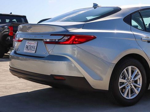 Used 2025 Toyota Camry LE FWD image 9