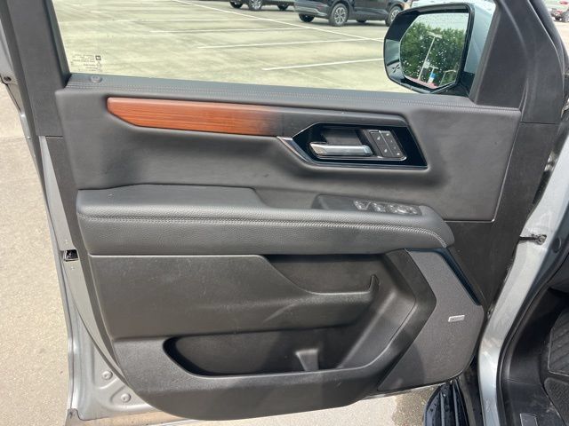 Used 2025 GMC Yukon Denali AWD/4WD image 16