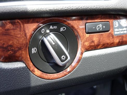 Used 2013 Volkswagen Passat TDI SEL Premium image 60