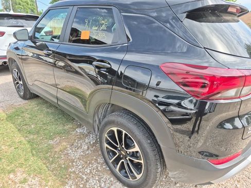 Used 2025 Chevrolet TrailBlazer LT image 2