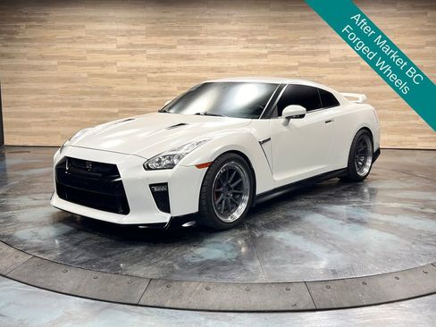 Used 2020 Nissan GT-R Premium w/ Premium Interior Package image 5