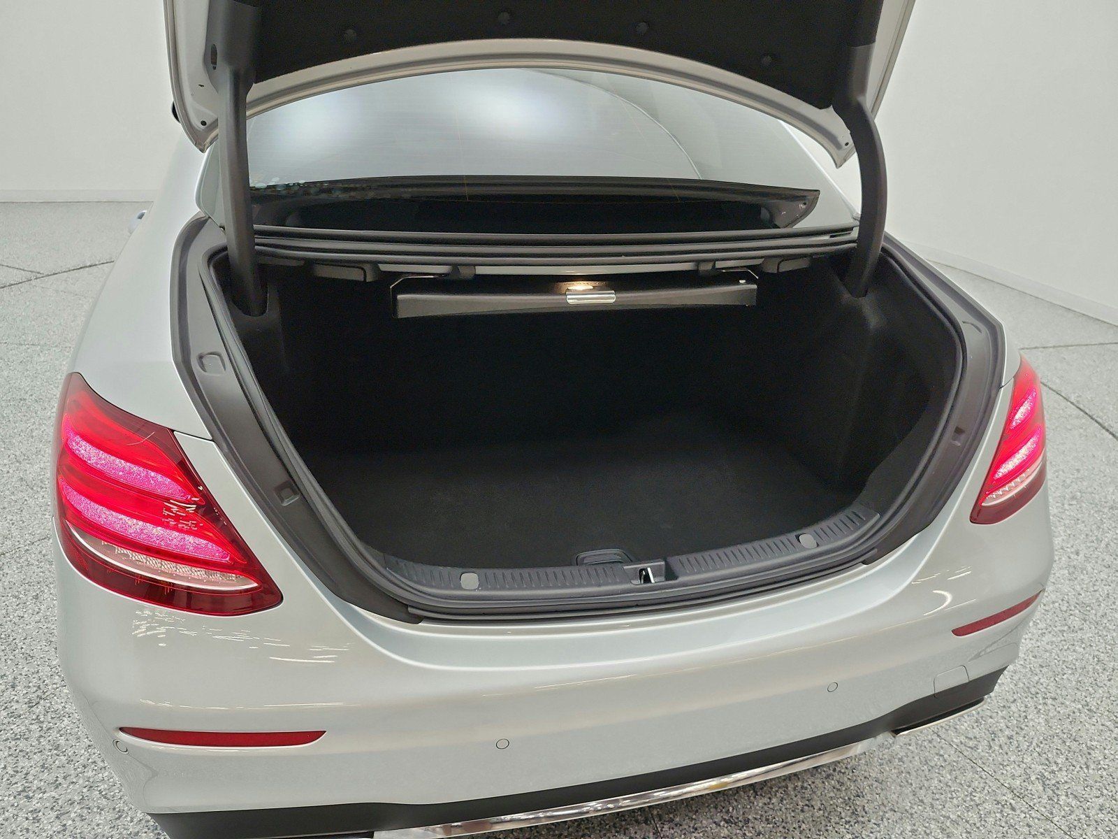 Used 2019 Mercedes-Benz E 300 image 22