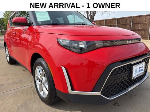 Used 2025 Kia Soul LX w/ LX Technology Package image 2