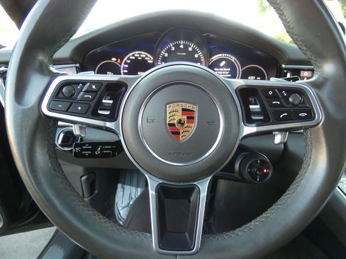 Used 2018 Porsche Panamera 4 image 70