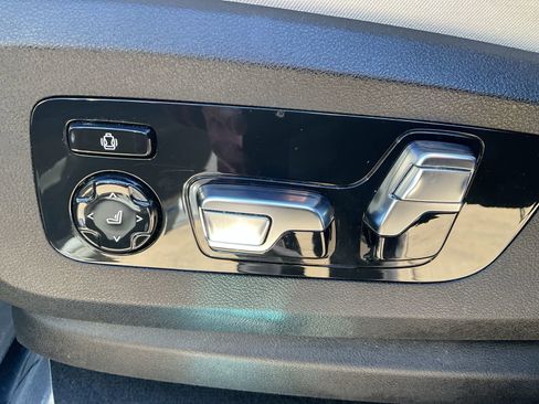 Used 2023 BMW X7 xDrive40i w/ Dynamic Handling Package image 22