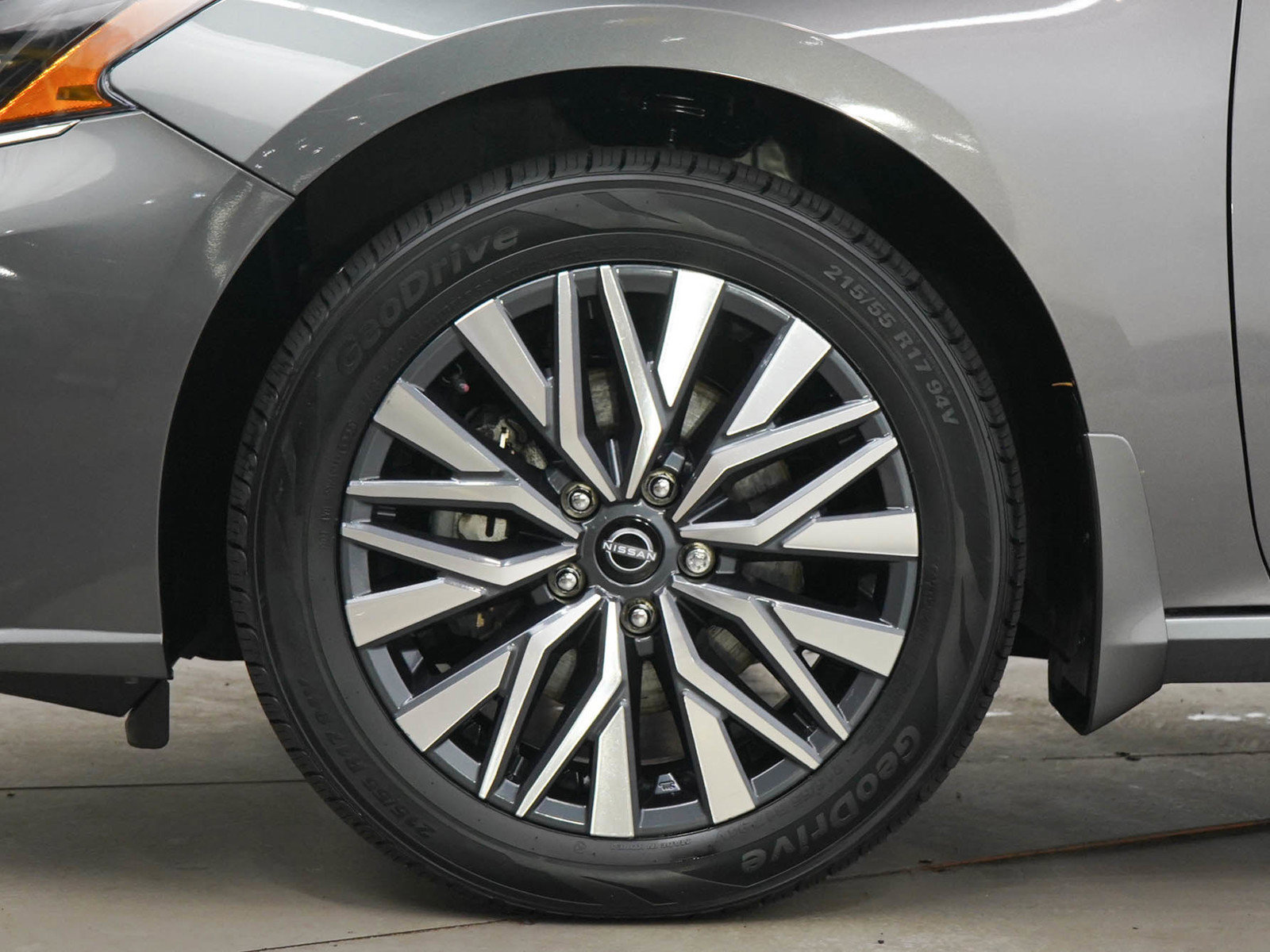 Used 2023 Nissan Altima 2.5 SV w/ SV Premium Package AWD/4WD image 29