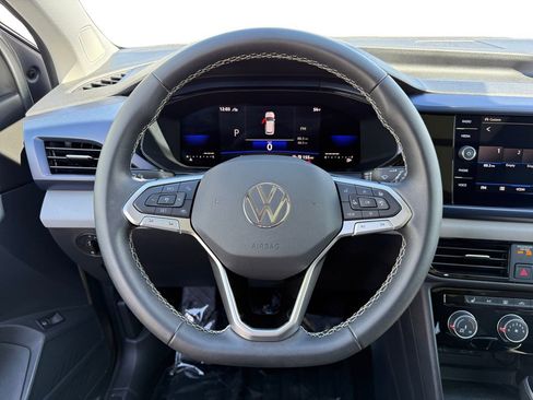 Used 2023 Volkswagen Taos SE w/ Panoramic Sunroof Package image 12