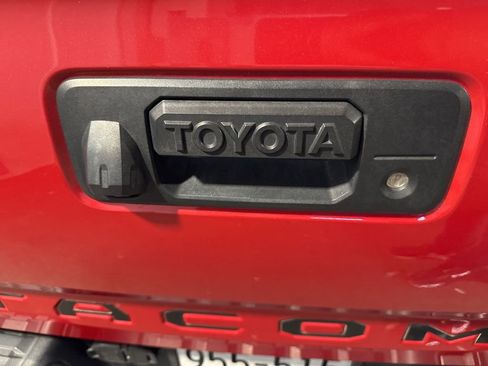 Used 2016 Toyota Tacoma SR image 22