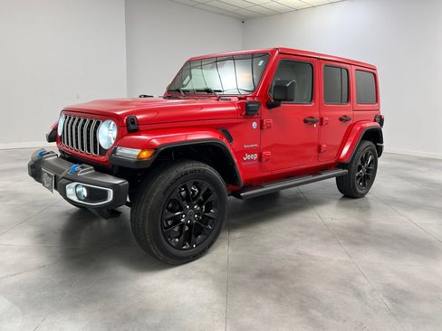 Used 2024 Jeep Wrangler Unlimited Sahara AWD/4WD image 4