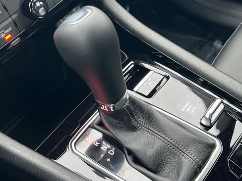 New 2026 Jeep Compass Latitude AWD/4WD image 17