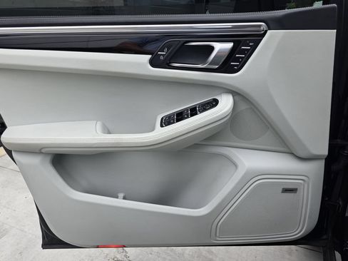 Certified 2023 Porsche Macan S AWD/4WD image 16