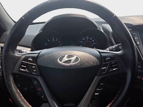 Used 2016 Hyundai Veloster Turbo w/ Option Group 04 FWD image 9