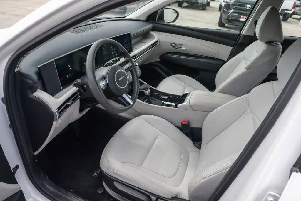 Used 2025 Hyundai Tucson SE FWD image 18