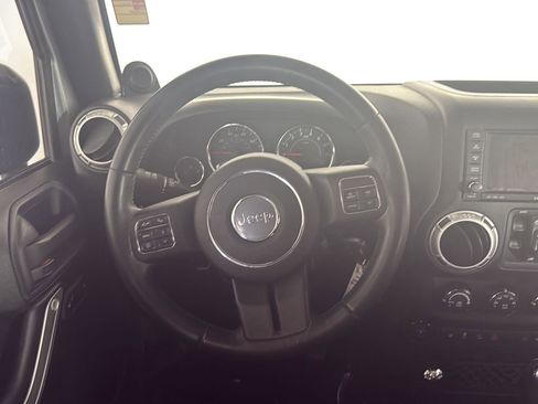 Used 2014 Jeep Wrangler Unlimited Sahara w/ Connectivity Group AWD/4WD image 16