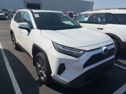 Used 2022 Toyota RAV4 XLE w/ Convenience Package image 4