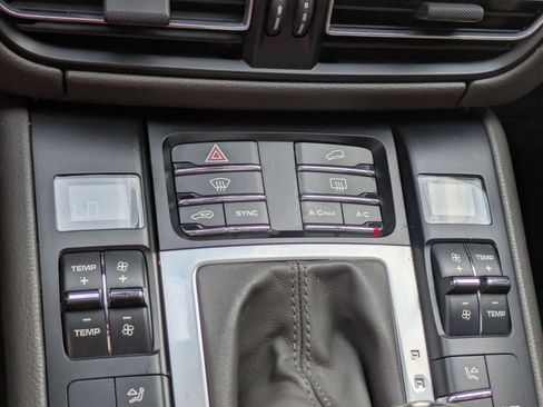 Used 2020 Porsche Macan S image 25