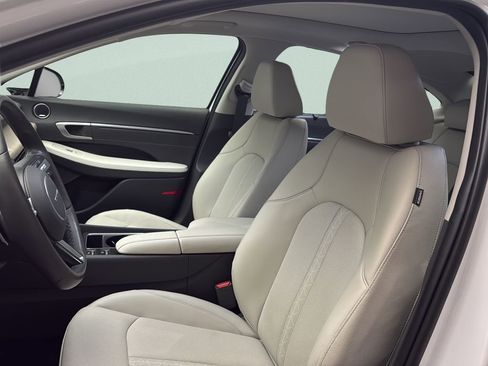 Certified 2025 Hyundai Sonata Limited FWD image 11