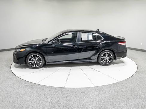 Used 2020 Toyota Camry SE FWD image 33