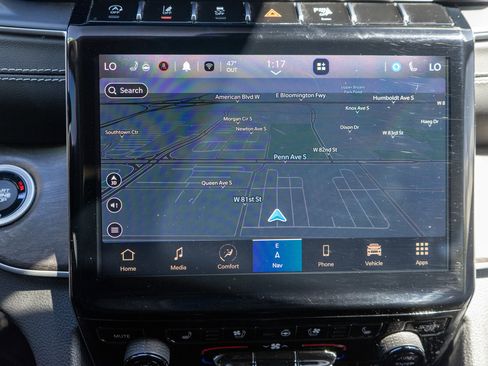 Used 2023 Jeep Grand Cherokee L Limited w/ Luxury Tech Group II AWD/4WD image 18