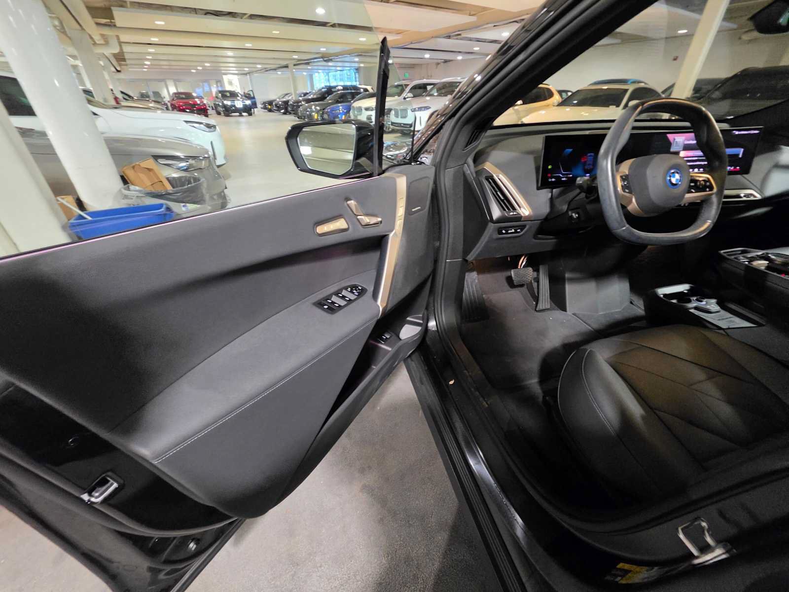 Used 2024 BMW iX xDrive50 w/ Convenience Package AWD/4WD image 18