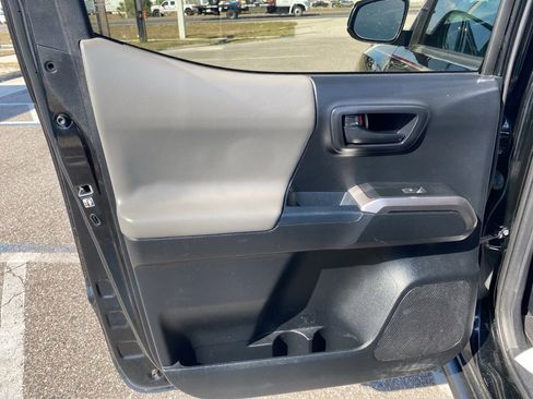 Used 2018 Toyota Tacoma SR5 image 13