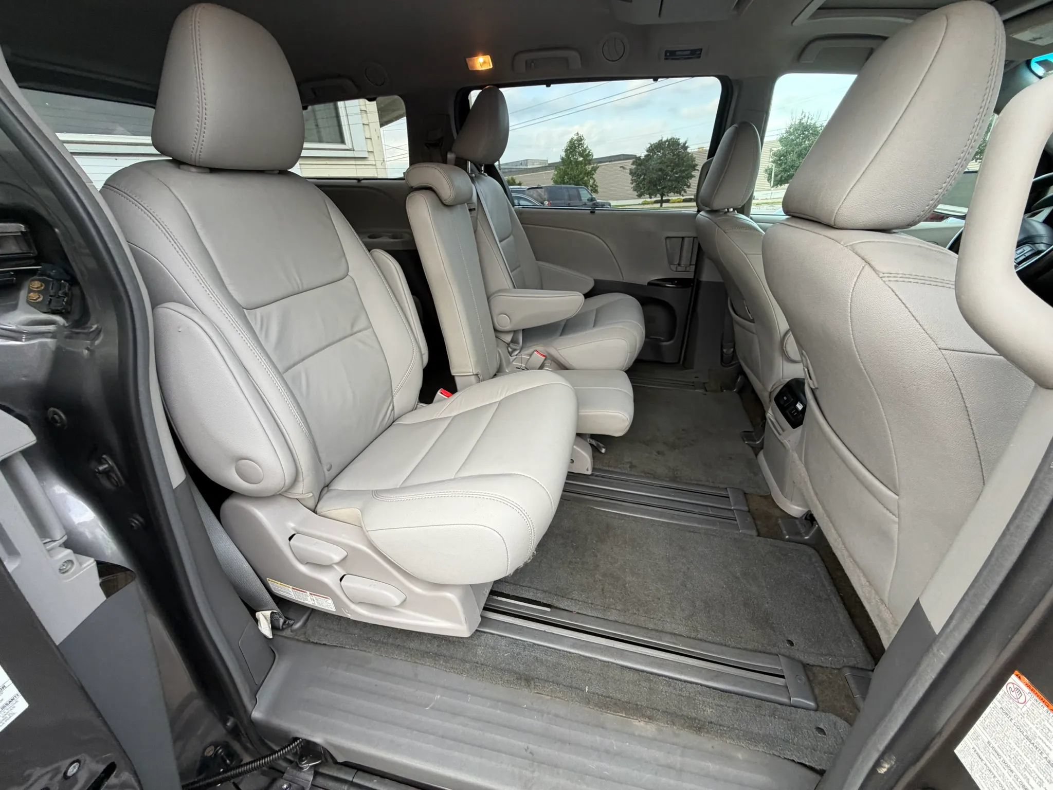 Used 2017 Toyota Sienna XLE Premium FWD image 30