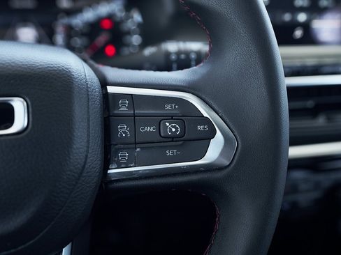 Used 2024 Jeep Compass Trailhawk image 38