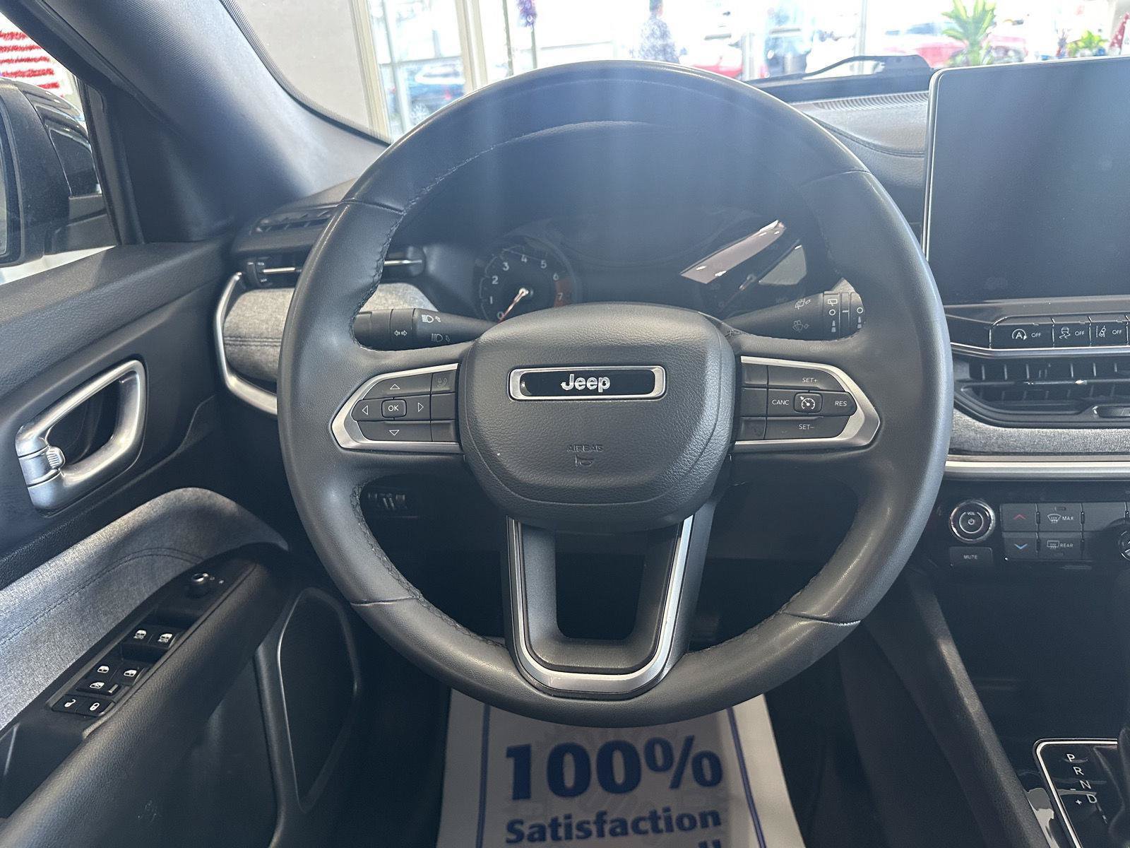 Used 2023 Jeep Compass Latitude AWD/4WD image 32
