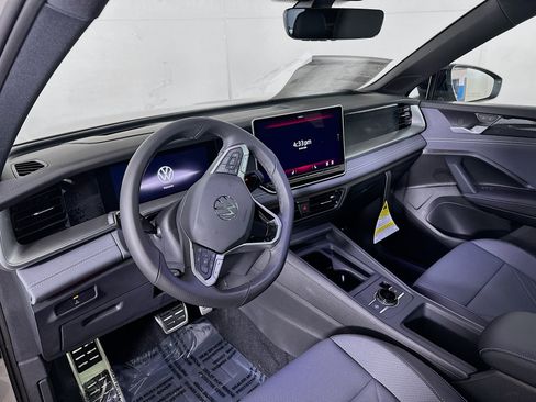 New 2026 Volkswagen Tiguan SE R-Line AWD/4WD image 9