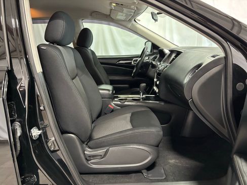 Used 2019 Nissan Pathfinder S image 16