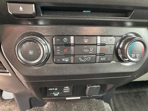 Used 2015 Ford F150 XLT w/ Equipment Group 302A Luxury image 31