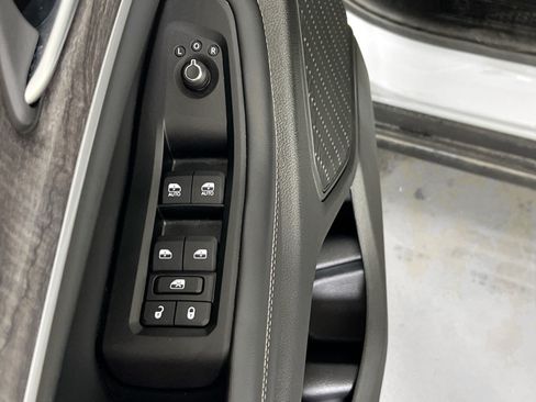 Used 2023 Jeep Grand Cherokee Limited AWD/4WD image 18