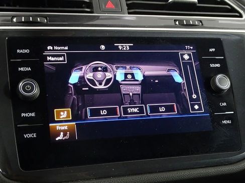 Used 2024 Volkswagen Tiguan SE image 35