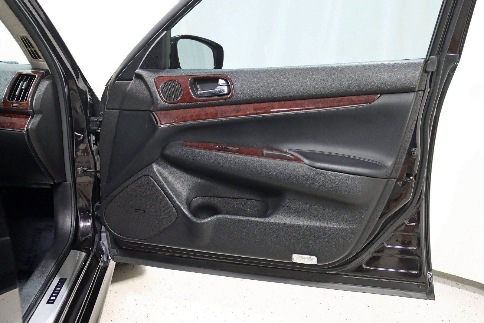 Used 2012 INFINITI G37 x Sedan w/ Premium Pkg AWD/4WD image 30