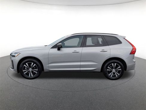 Used 2025 Volvo XC60 B5 Core image 8