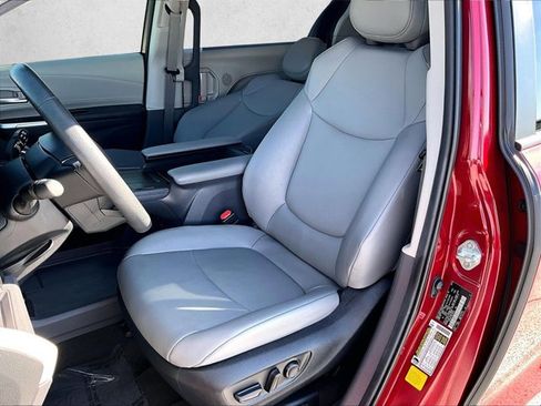 Used 2024 Toyota Sienna XLE image 27