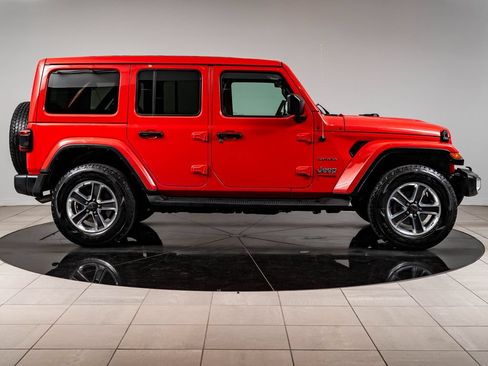 Used 2022 Jeep Wrangler Unlimited Sahara w/ LED Lighting Group AWD/4WD image 11