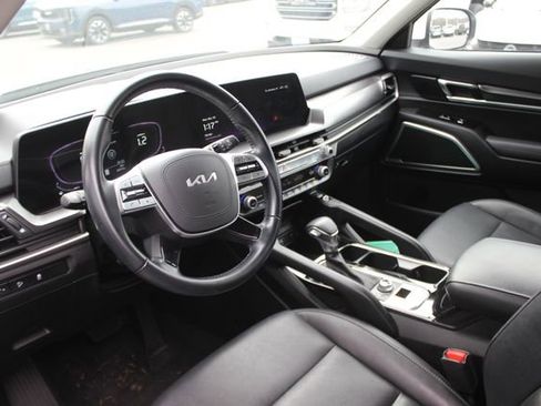 Used 2023 Kia Telluride S AWD/4WD image 3