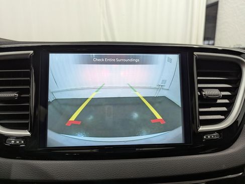 New 2026 Chrysler Voyager LX image 30