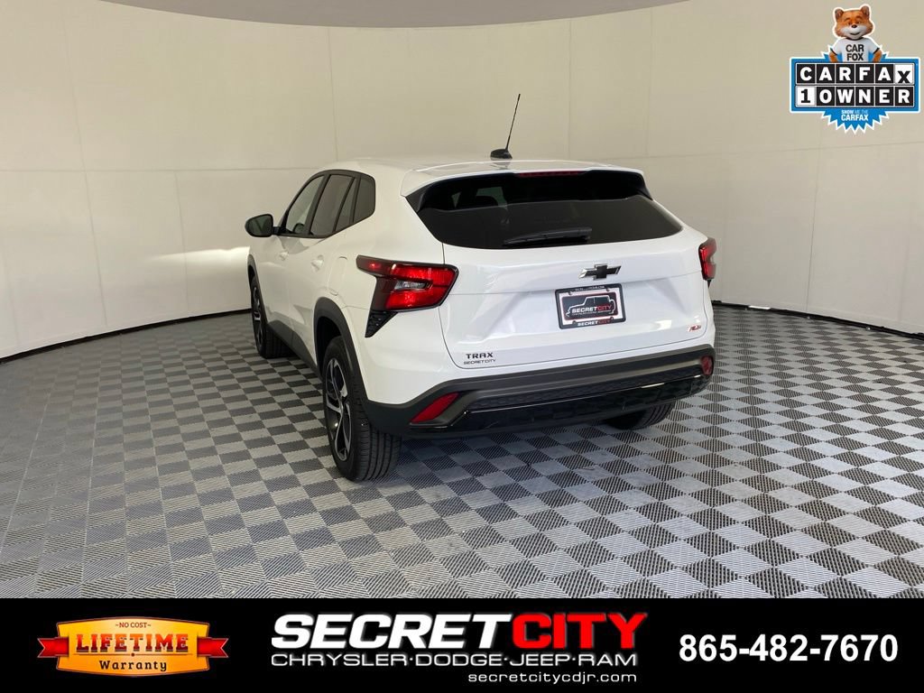 Used 2026 Chevrolet Trax RS FWD image 5