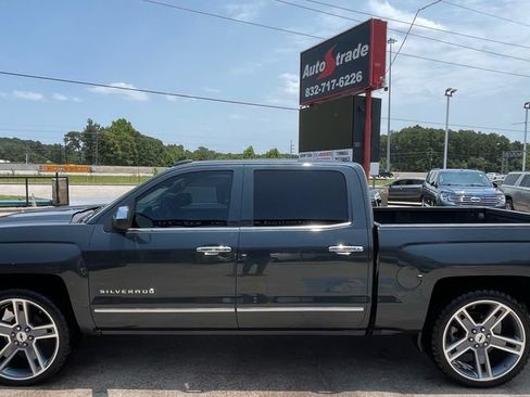 Used 2017 Chevrolet Silverado 1500 LTZ Z71 w/ LTZ Plus Package AWD/4WD image 5