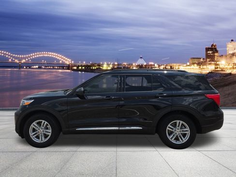 Used 2024 Ford Explorer XLT w/ Equipment Group 202A image 2