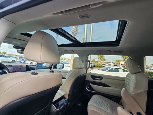 Used 2025 Nissan Armada Platinum image 19