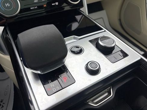 Used 2023 Land Rover Range Rover SE image 40