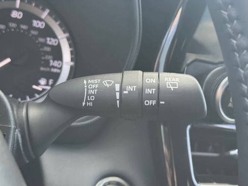 Used 2025 Toyota Highlander LE image 19