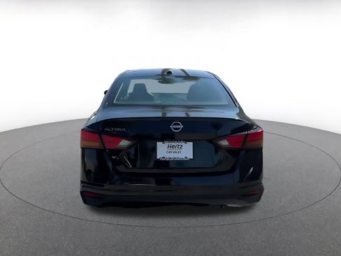Used 2025 Nissan Altima 2.5 SV FWD image 11