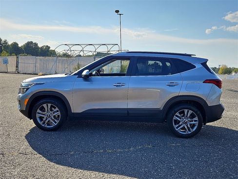 Certified 2022 Kia Seltos S image 4