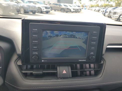 Used 2020 Toyota RAV4 LE image 10