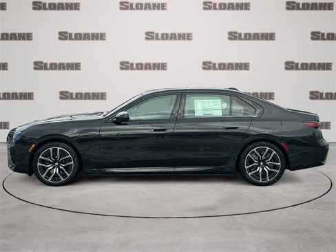 New 2026 BMW 750e xDrive image 2