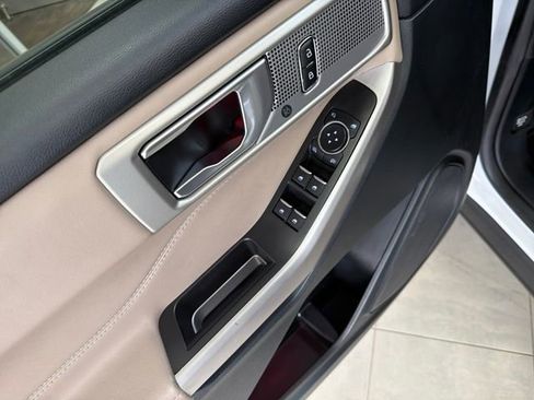 Used 2023 Ford Explorer Limited image 13